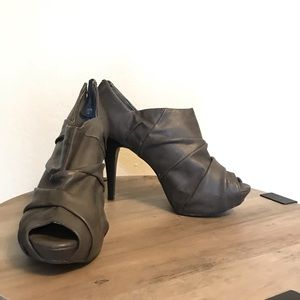 Vera Wang Open-toe High Heels